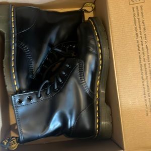 Barley worn 9/10 condition.